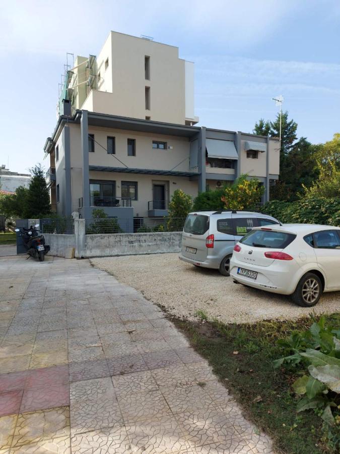 Square * Tríkala